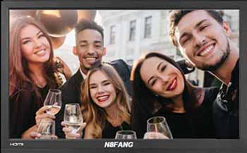 Freunde haben Spaß vor der Eventhelden Fotobox
